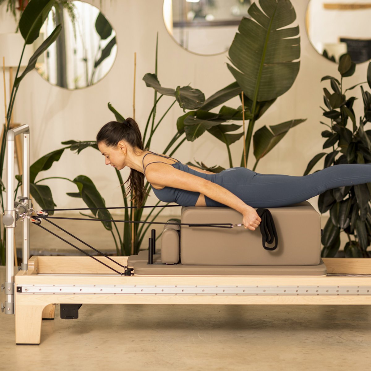 Machine Pilates Reformer En Bois De Hêtre - Usage Commercial Ou Semi-commercial - Noire