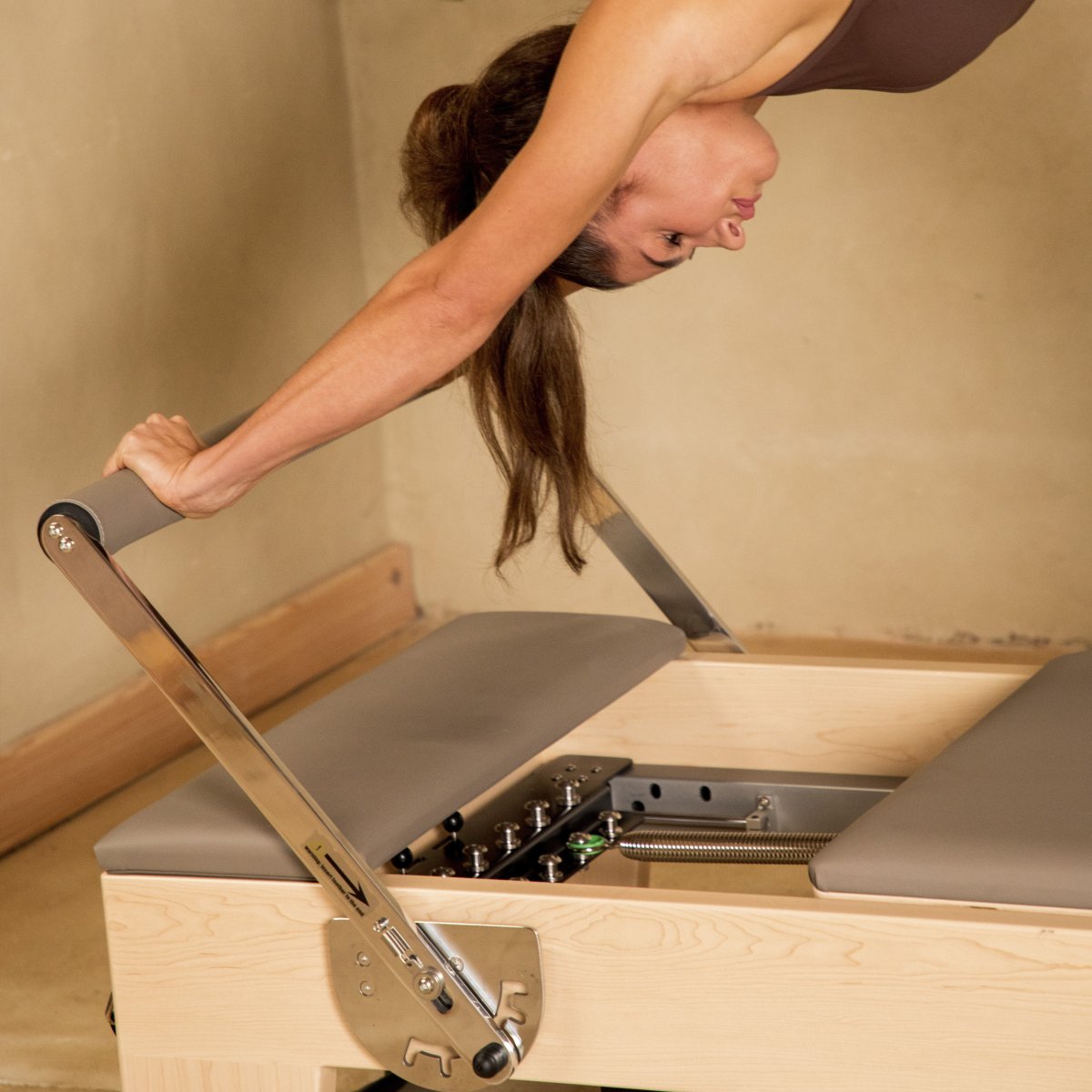 木製ピラティスリフォーマー（Pilates Reformer） スタジオおよび卸売向けの商業用木製ピラティス リフォーマー - X